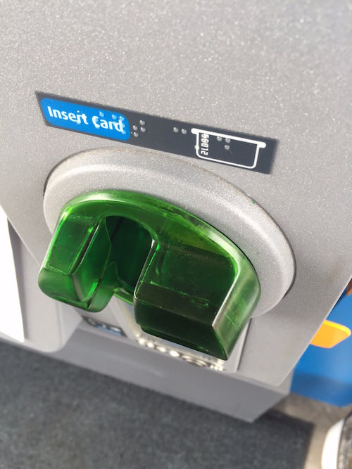 スキミング機械付きカード挿入口(マディソン市)