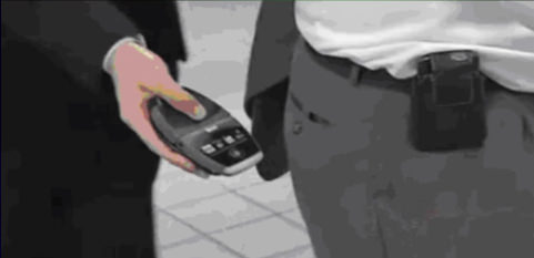 非接触スキミングの手口1