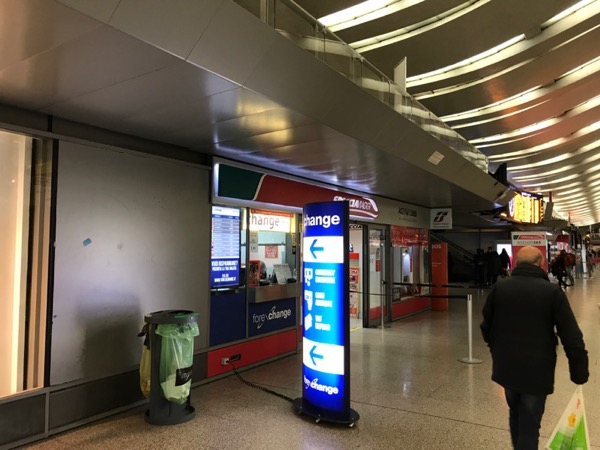 ローマ市内 両替所 テルミニ駅内