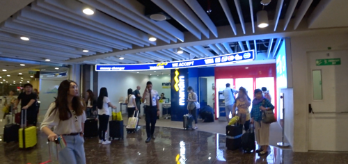 バリ空港の国際線、税関出てすぐにあるmandiri銀行