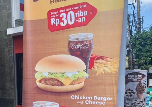 バリ島のマクドナルドの看板